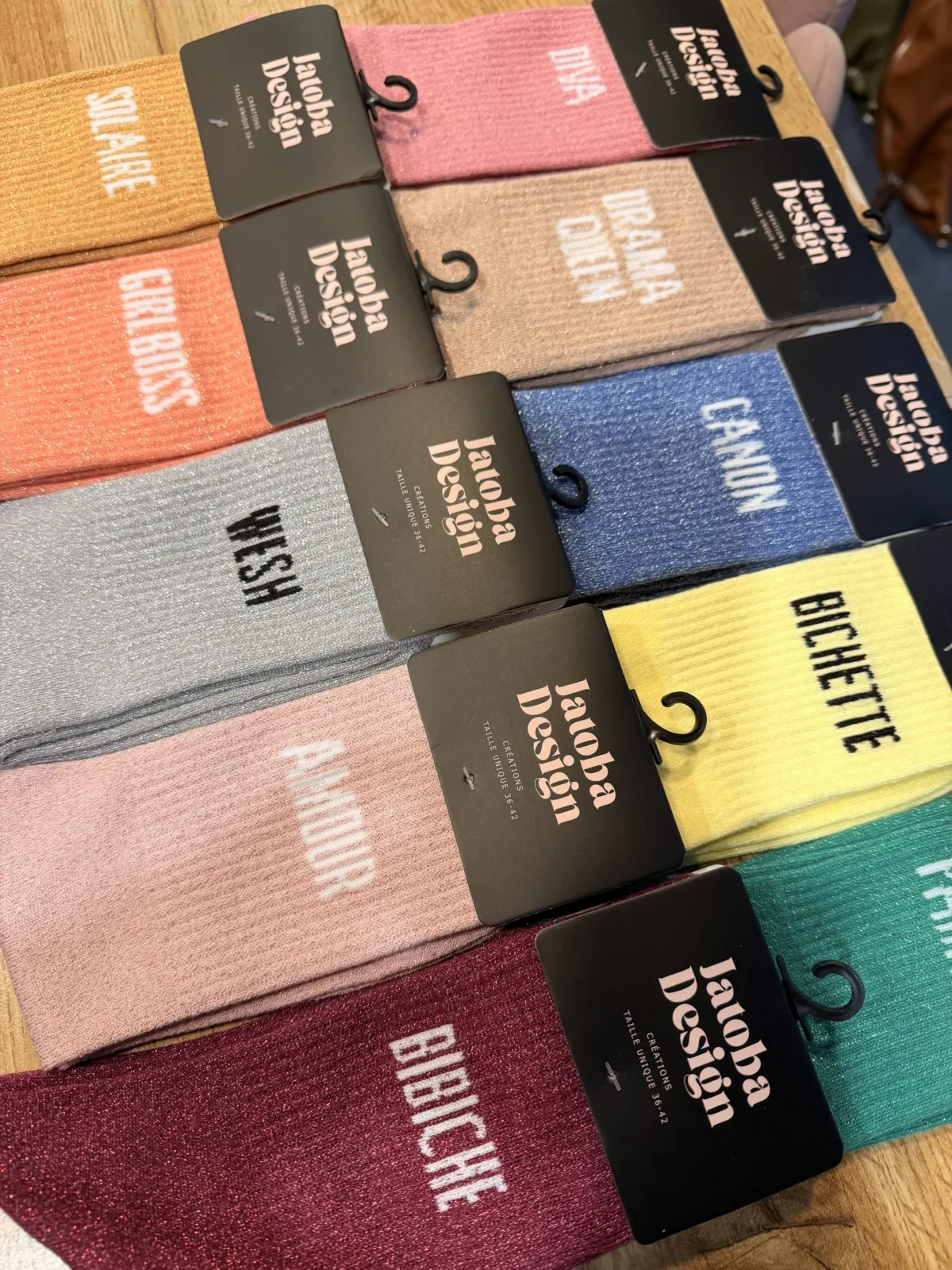 JATOBA DESIGN - Chaussettes à paillettes - Drama Queen - taupe – Image 3