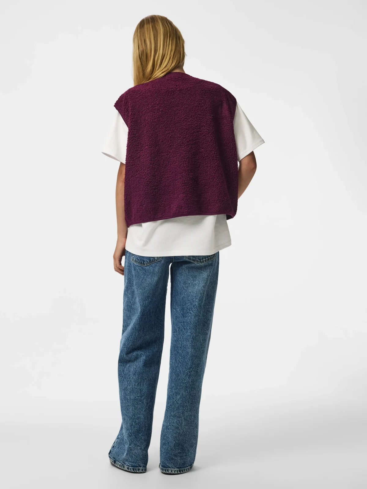 PIECES - Gilet teddy sans manche Katty - Aubergine – Image 6