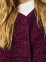 PIECES - Gilet teddy sans manche Katty - Aubergine – Image 4